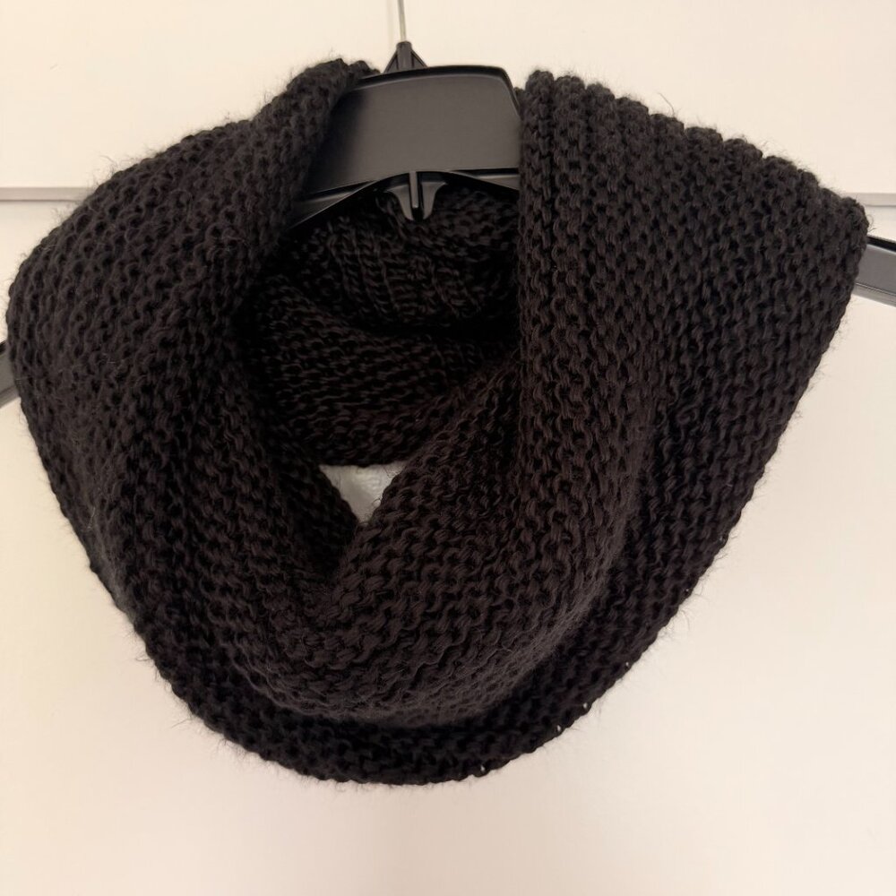 Calvin Klein Chunky Knit Infinity Scarf in black